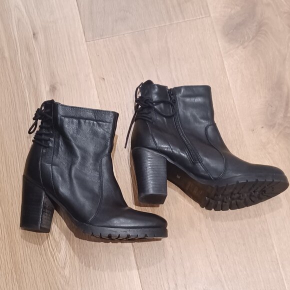 Leather boots by Catherine Malandrino - Picture 1 of 6